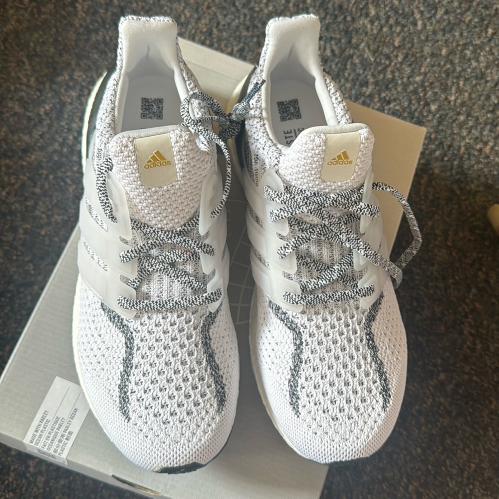 Adidas Ultraboost 5.0 dna